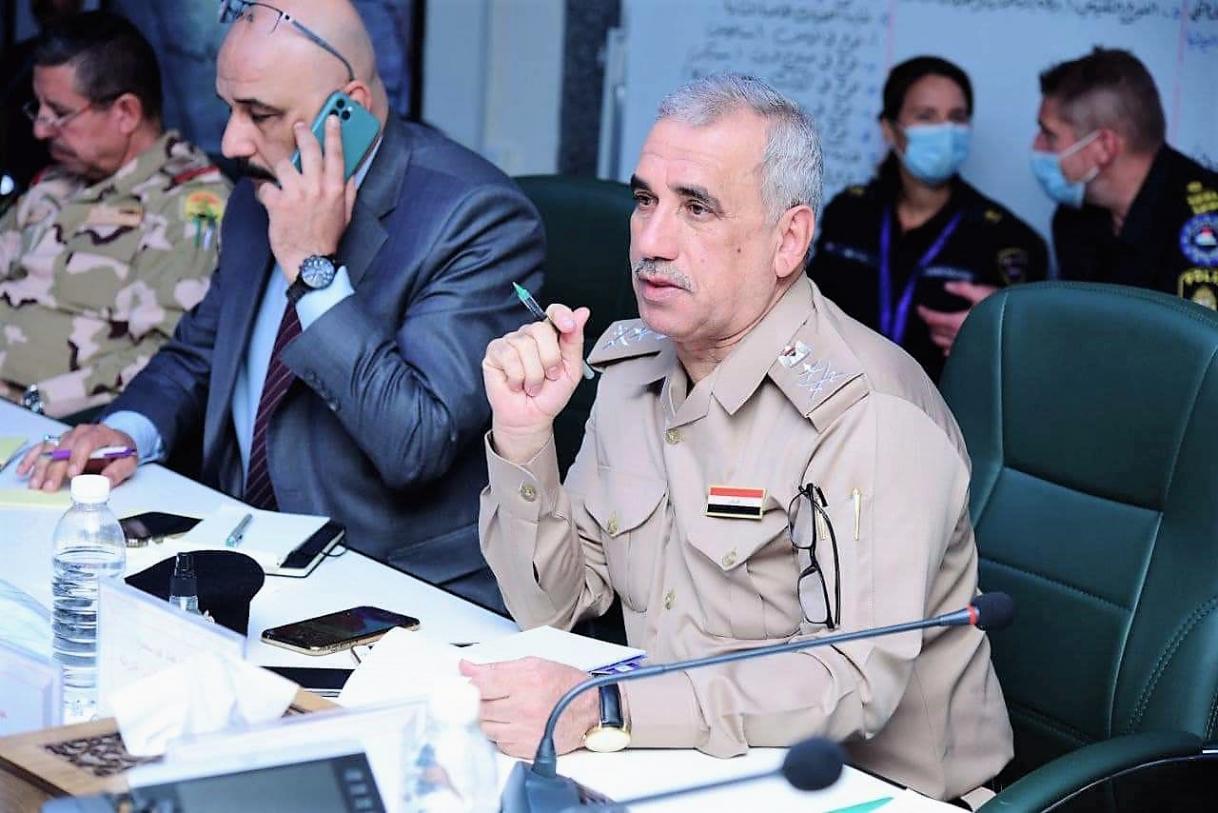 Annemarie van Berkel in the background with an EUAM Iraq colleague at the Supreme Elections Operations Centre in Baghdad on the 10.10.2022 election day