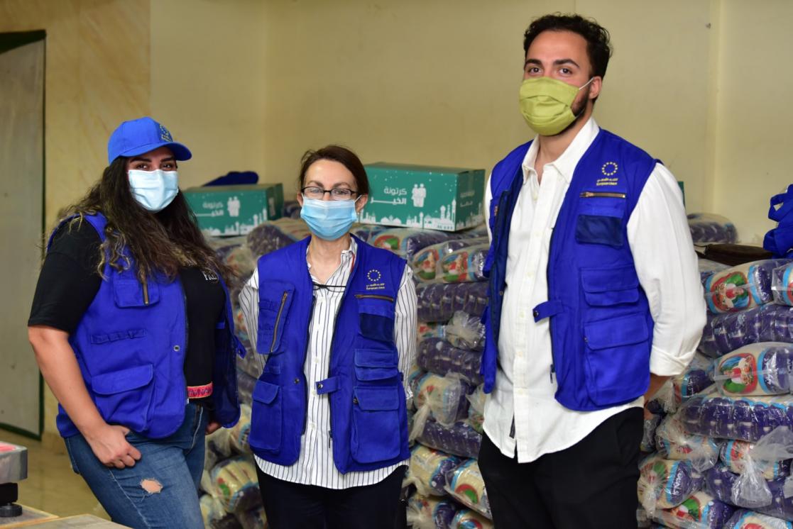 Three volunteers wearing mask looking at the camera