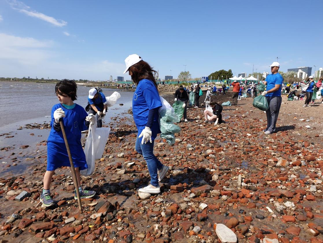 Volunteers picking up litter on the beach