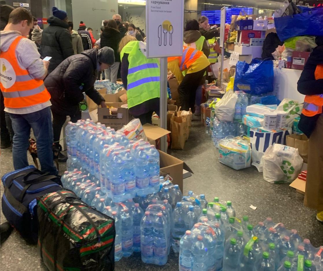 Volunteers organising food and drink for the refugees