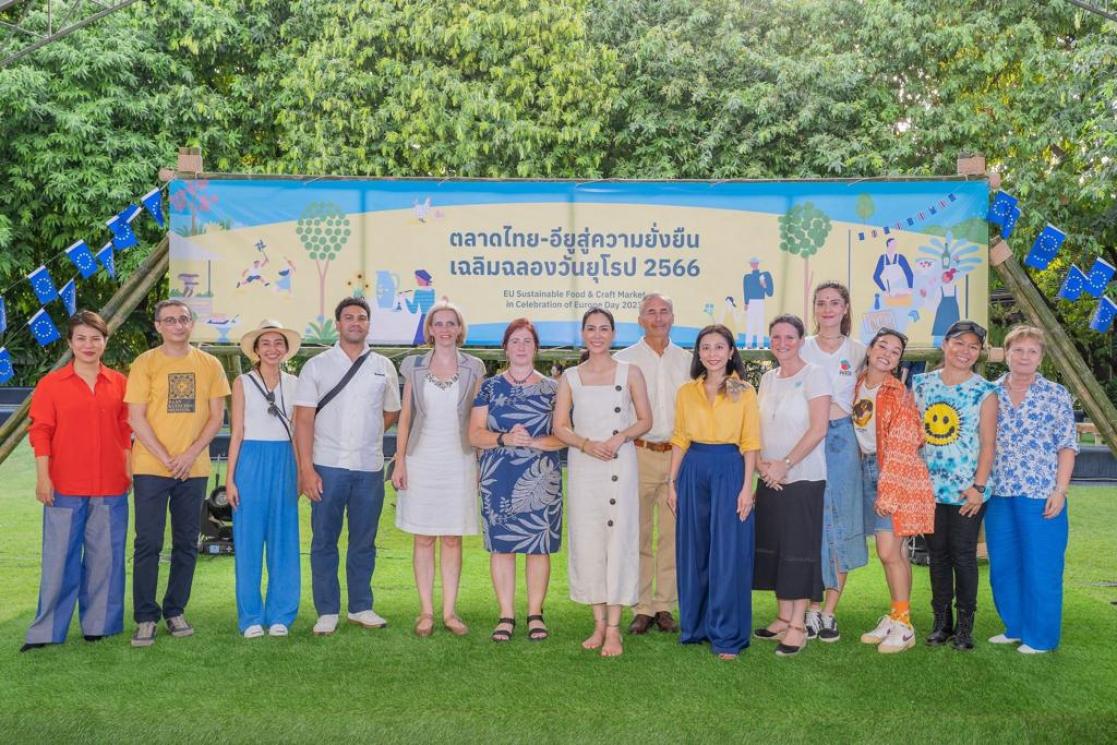 Group Photo at EU Sustainable Food and Craft Market 2023 