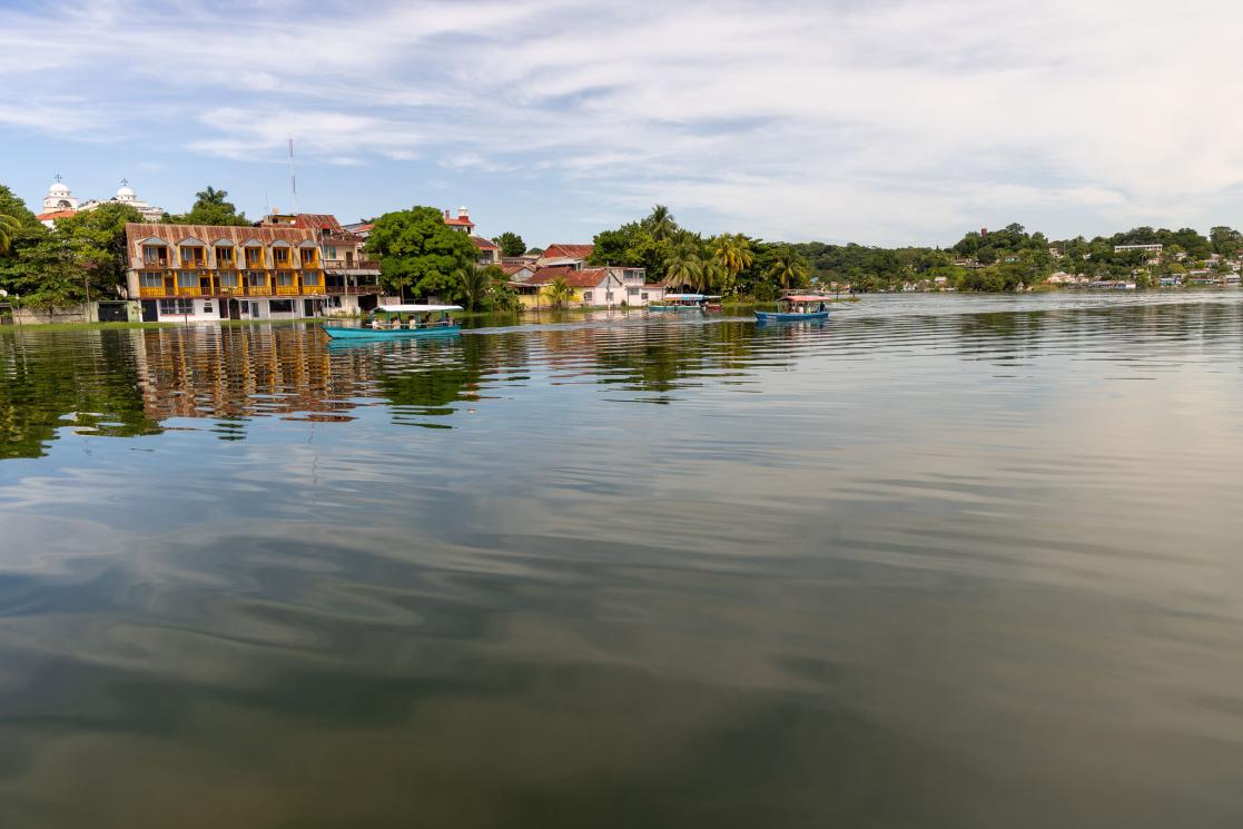 Fotografía del Lago Petén Itzá