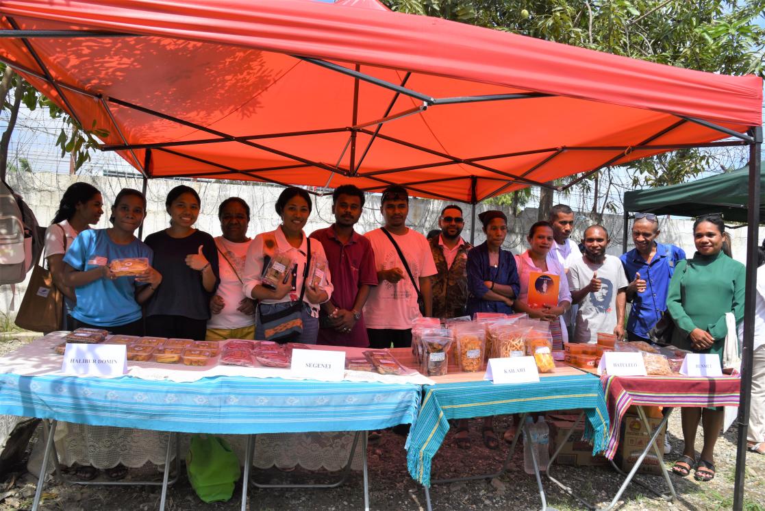 groups of women selling their product 