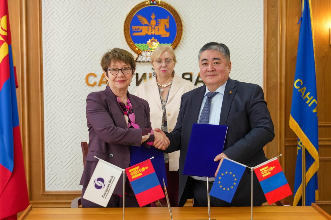 EU EBRD GoM signing Sainshan Choir 