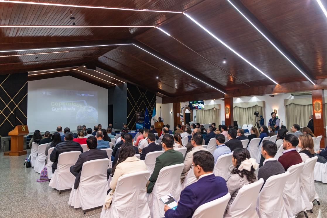 Foto general de participantes en la inauguración de los Talleres Copernicus en Guatemala