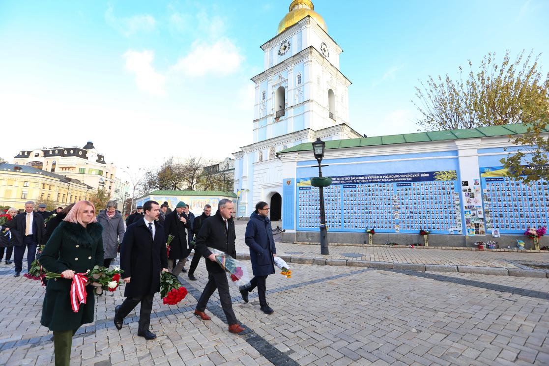 Walk to the Wall of remembrance of the Fallen Defenders of Ukraine