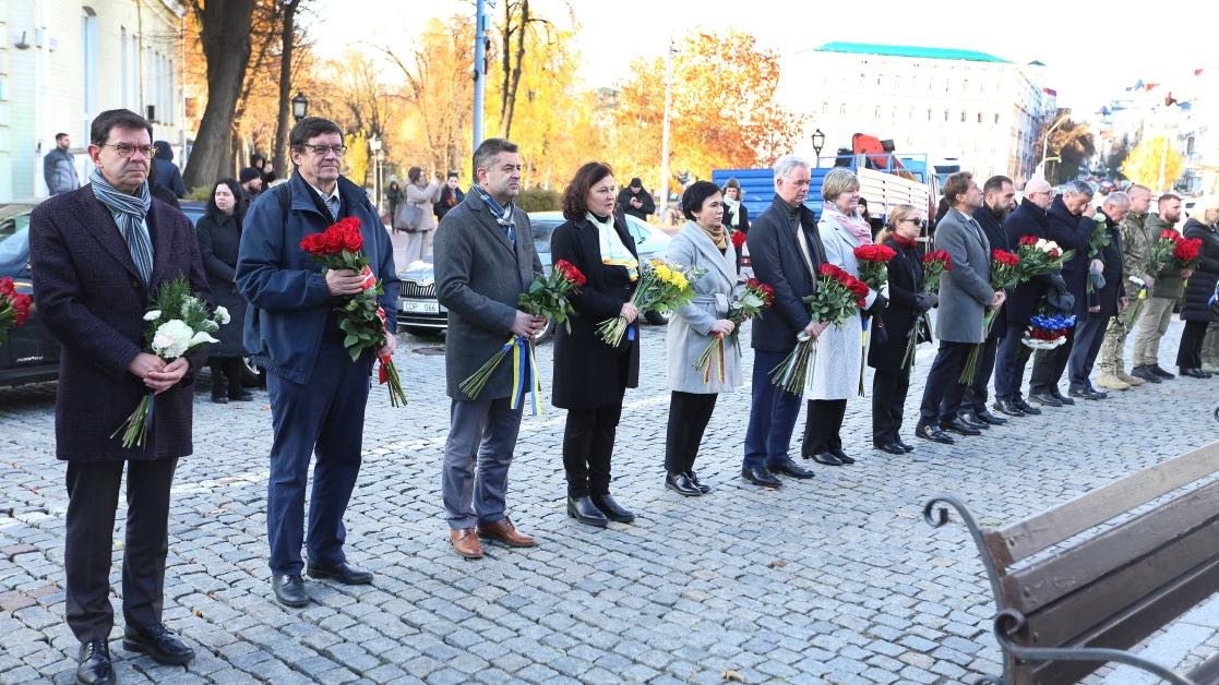 Minute of silence for the fallen defenders of Ukraine