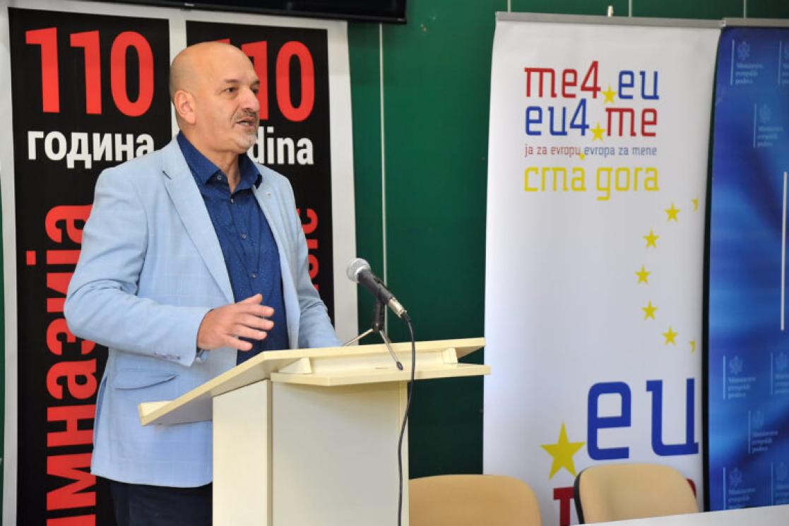 Krsto Vuković standing behind the lectern