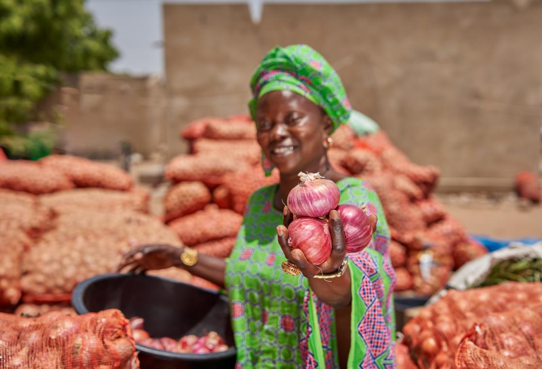 Femme productrice d'oignons Sénégal