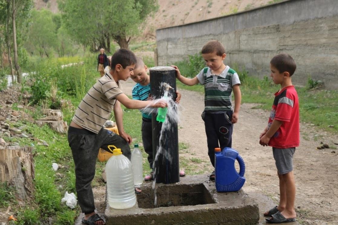 Children taking water from a fountain