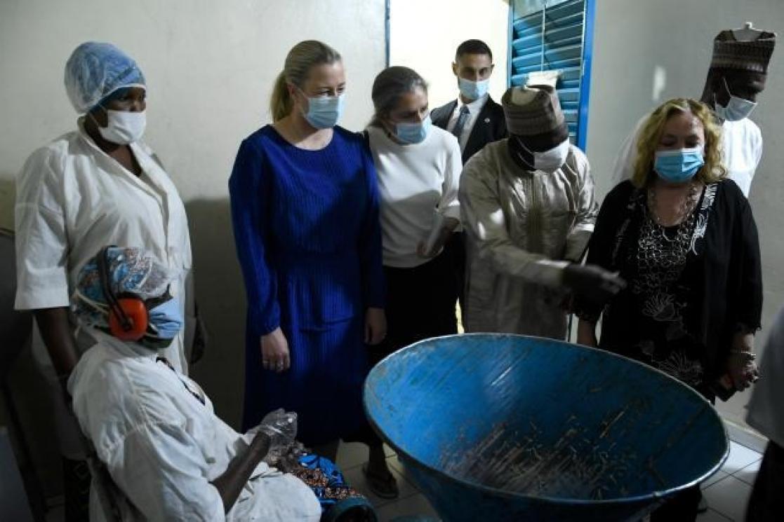 utta Urpilainen, 3rd on the left, visits a mini-factory in the working-class district of Madina in Niamey, which manufactures Misola flour against child malnutrition.