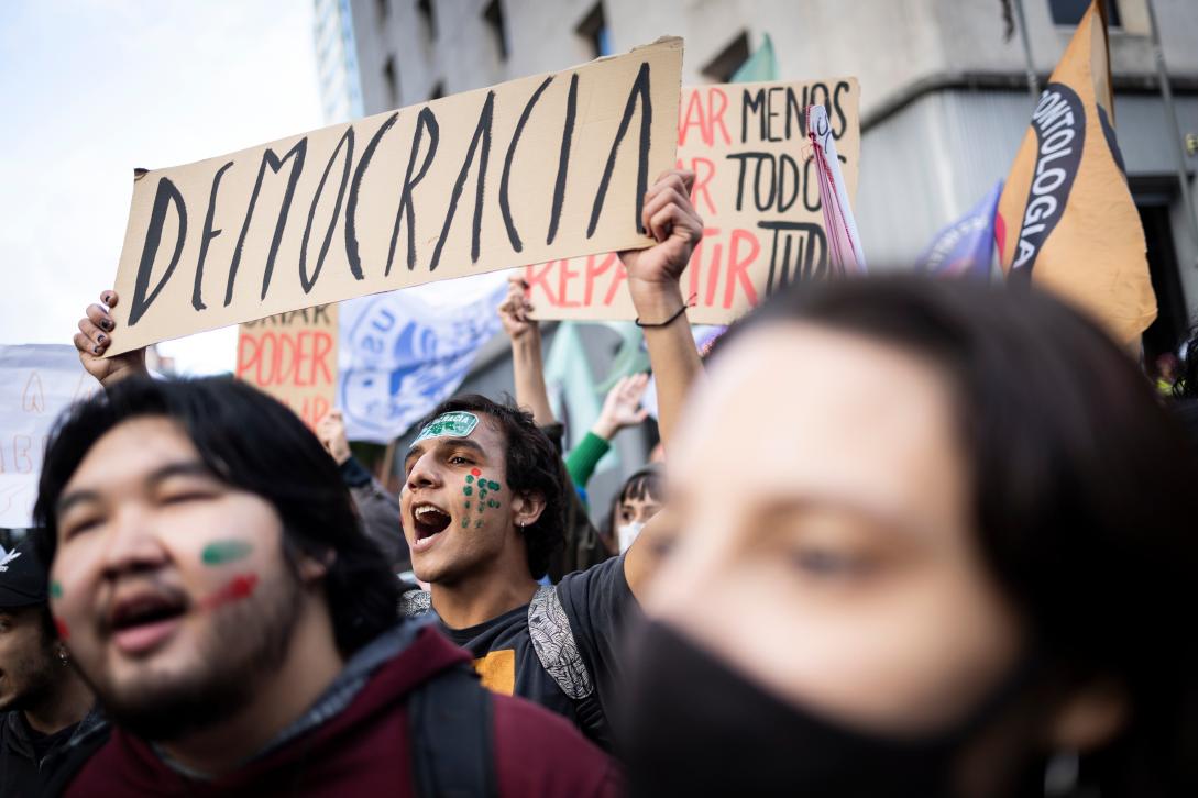 Picture of young activists calling out for the respect of democracy