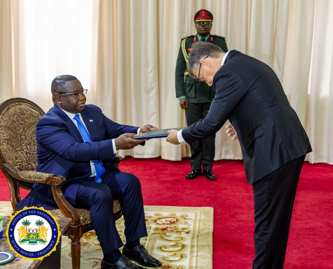 Amb. Jankowski presenting his credentials to H.E President Bio