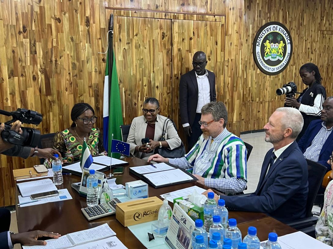 Deputy Finance Minister and the EU Ambassador signing the EUR 90 million financing agreement .jpeg