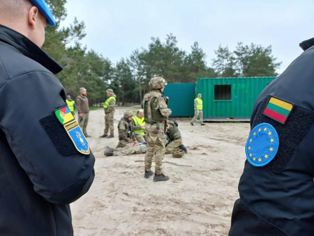 Joint Pre-Deployment Training On Stability Policing in Ukraine