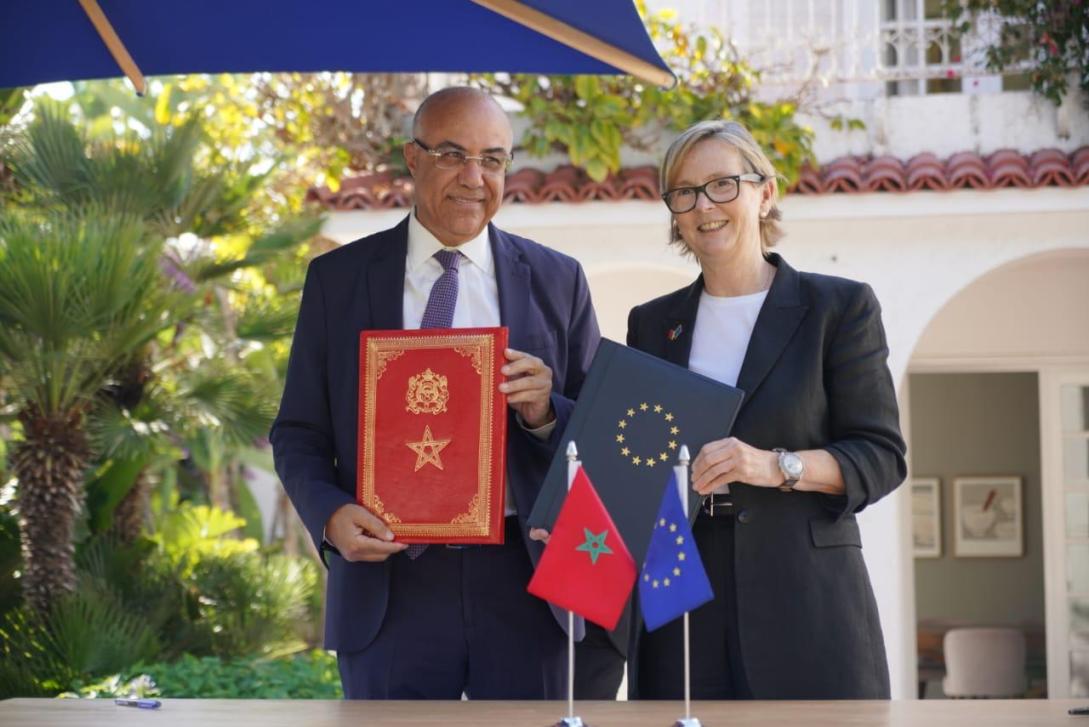 Signature entre Ambassadrice UE au Maroc et Ministre Enseignement supérieur