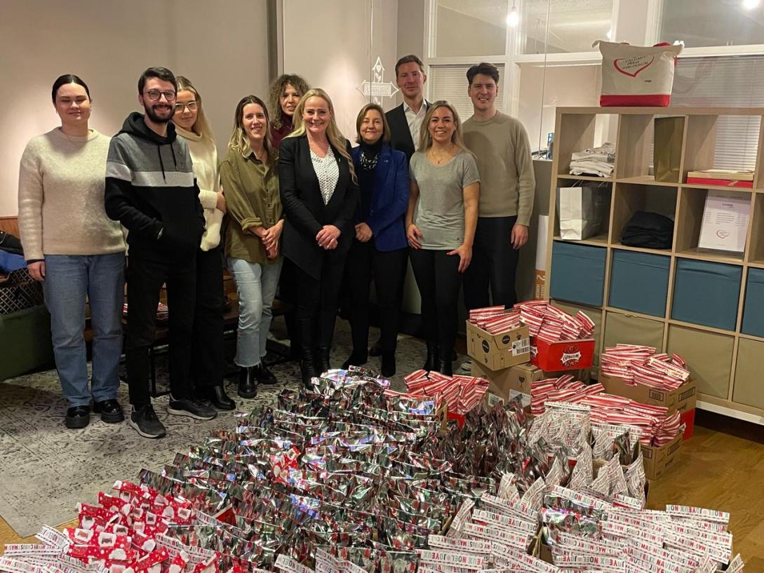 picture of EU Delegation staff members at Samhjalp next to christmas gifts