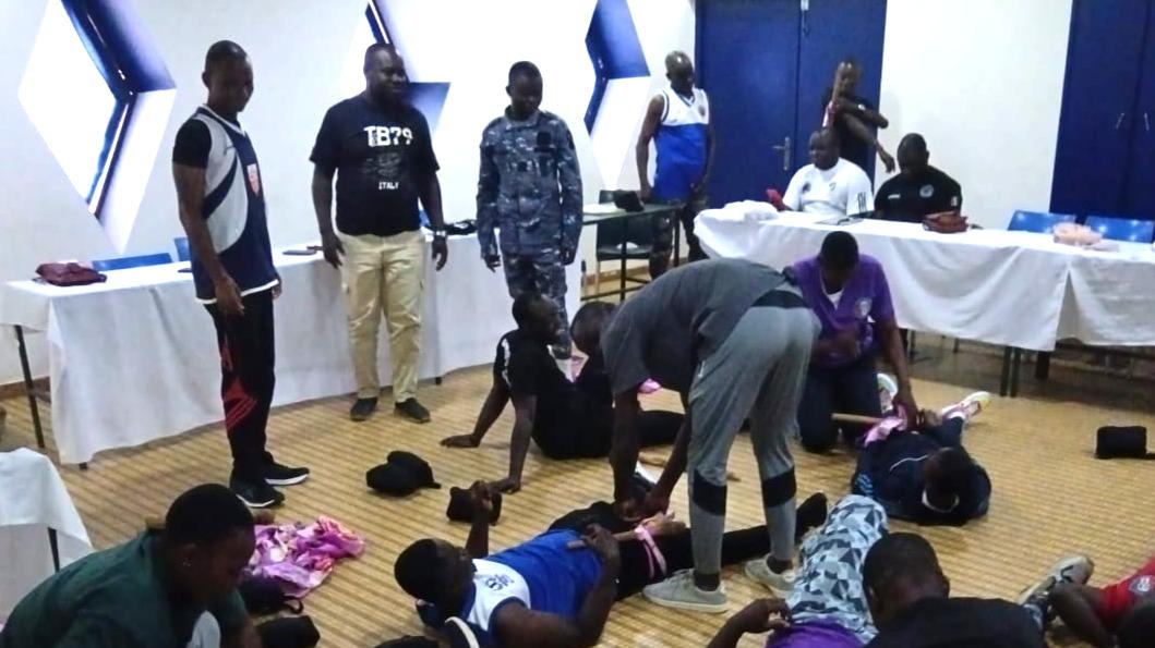 A group of men on a first aid course in training. 