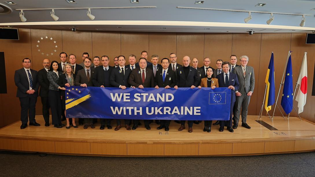 EU, EU Member State and Ukraine Ambassadors family photo