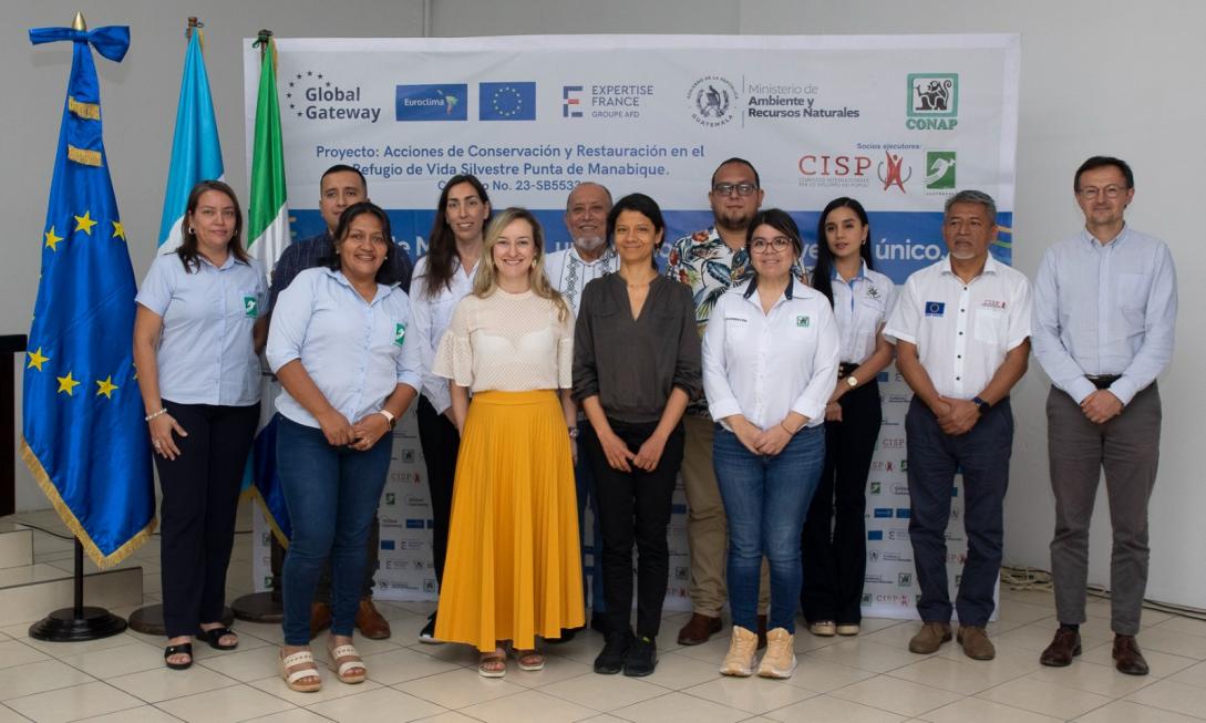 Foto de grupo con autoridades de la UE, CISP, Euroclima, Expertise France