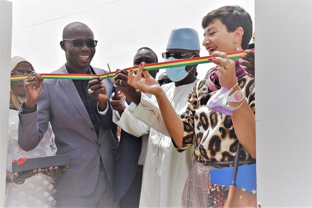 Me Malick Sall, Ministre de la Justice, et Mme Irène Mingasson, Ambassadrice de l'UE au Sénégal, inaugurent la maison de Justice de Keur Massar