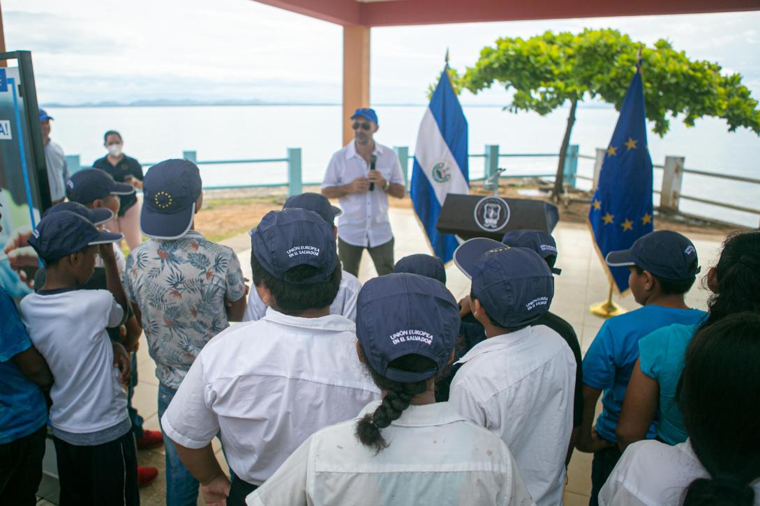 Embajador inaugura exposición UE en La Unión