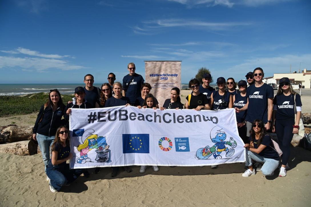 torvaianica beach cleanup