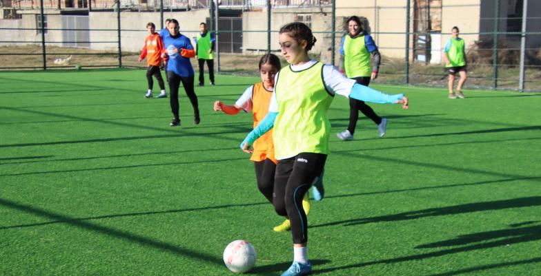 EUMM women monitors played football match with Kvakhvreli public school kids within 16 Days Campaign